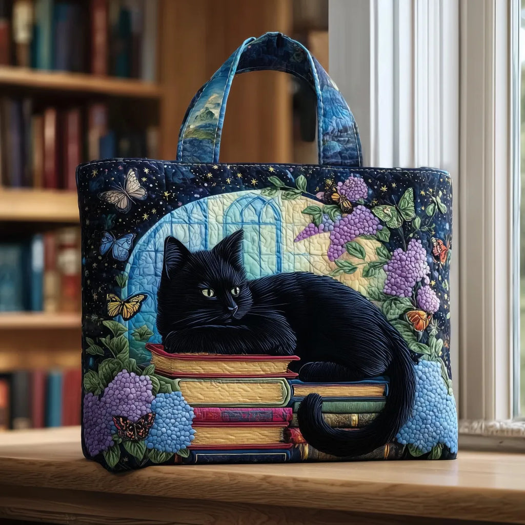 Schwarze Katze auf Büchern — Handwerklich gesteppte Tasche