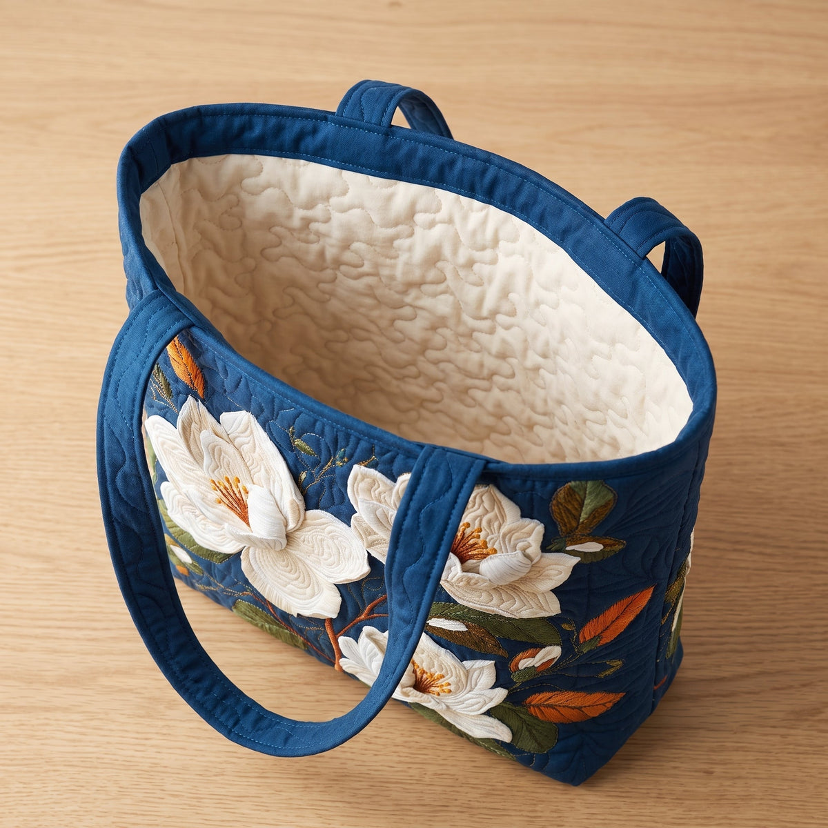 Zarte Magnolie — Handwerklich gesteppte Tasche