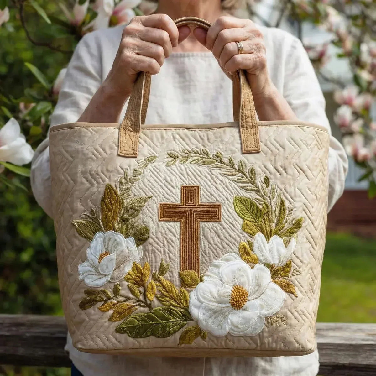 Heiliges Kreuz — handwerklich gesteppte Tasche